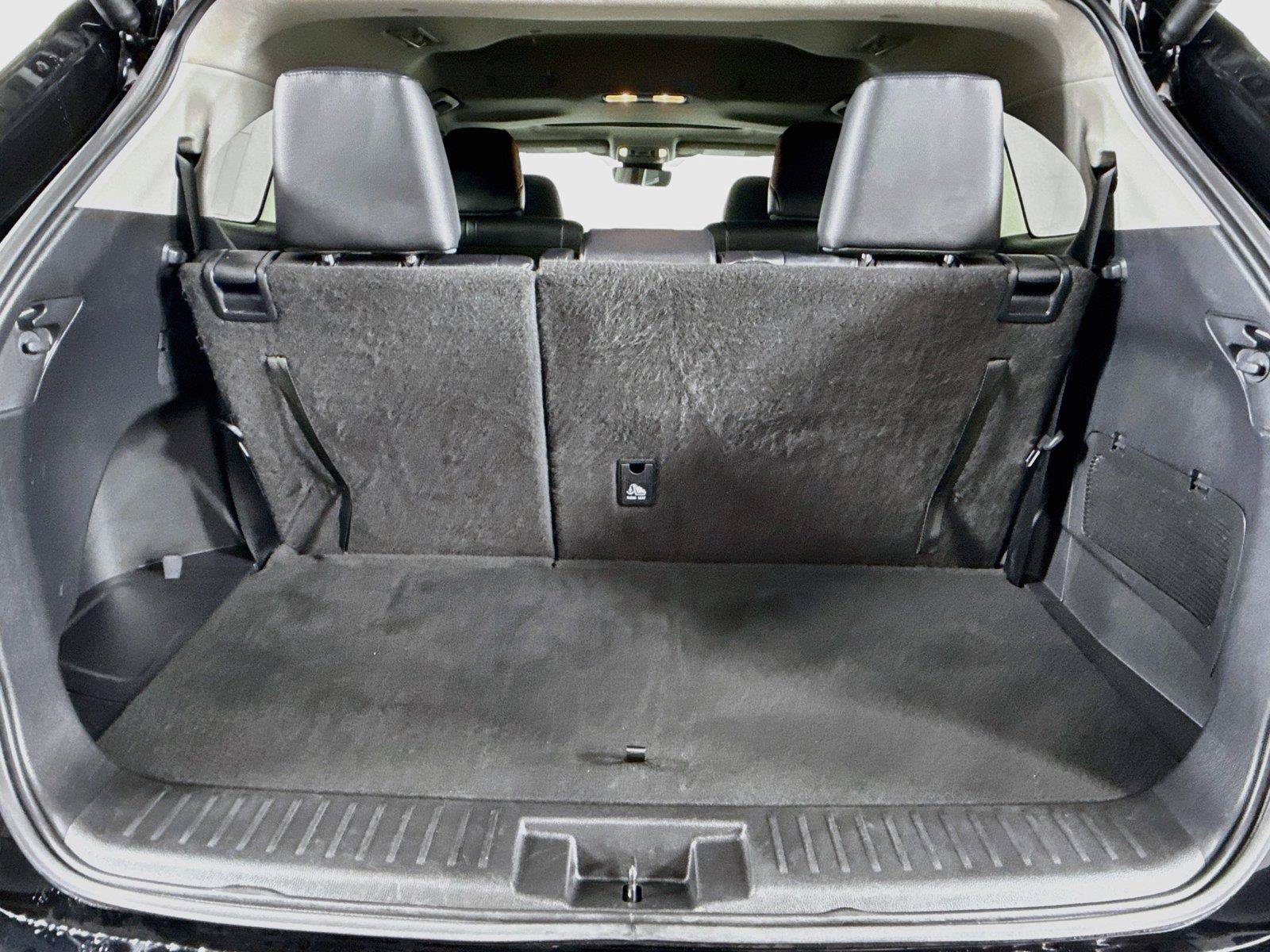 Certified 2025 Toyota Highlander XLE FWD image 38