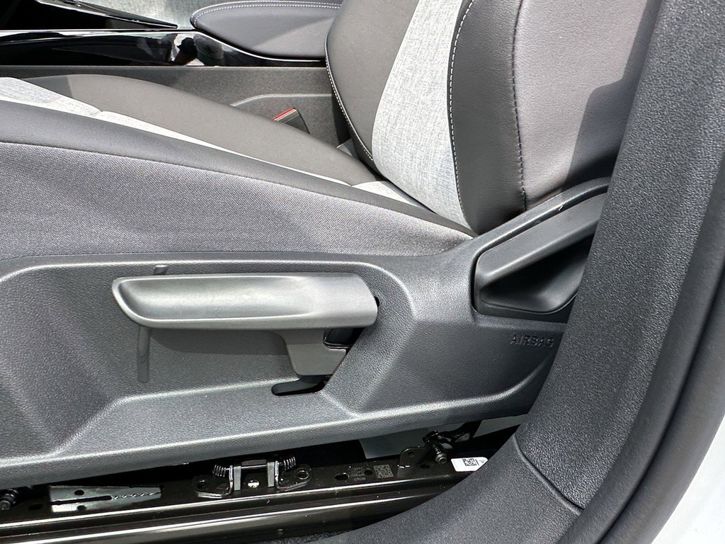 New 2025 Volkswagen ID.4 Pro AWD/4WD image 16