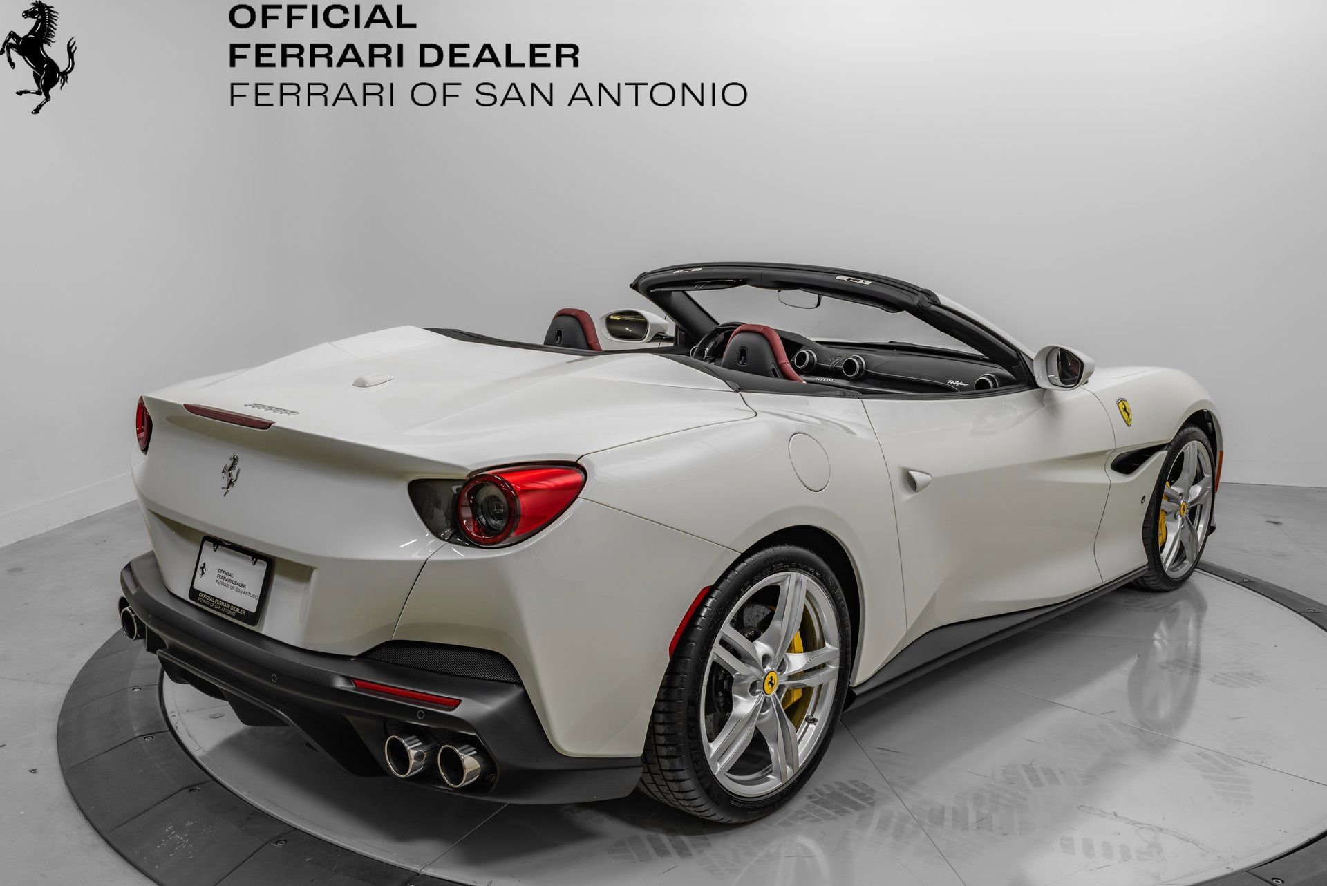 Certified 2020 Ferrari Portofino RWD image 10