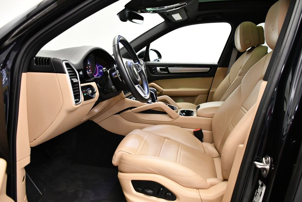 Used 2022 Porsche Cayenne Platinum Edition image 38