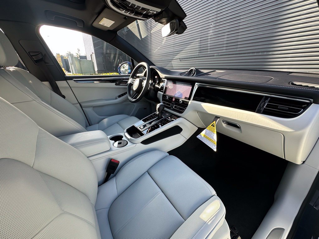 Certified 2026 Porsche Macan S AWD/4WD image 41