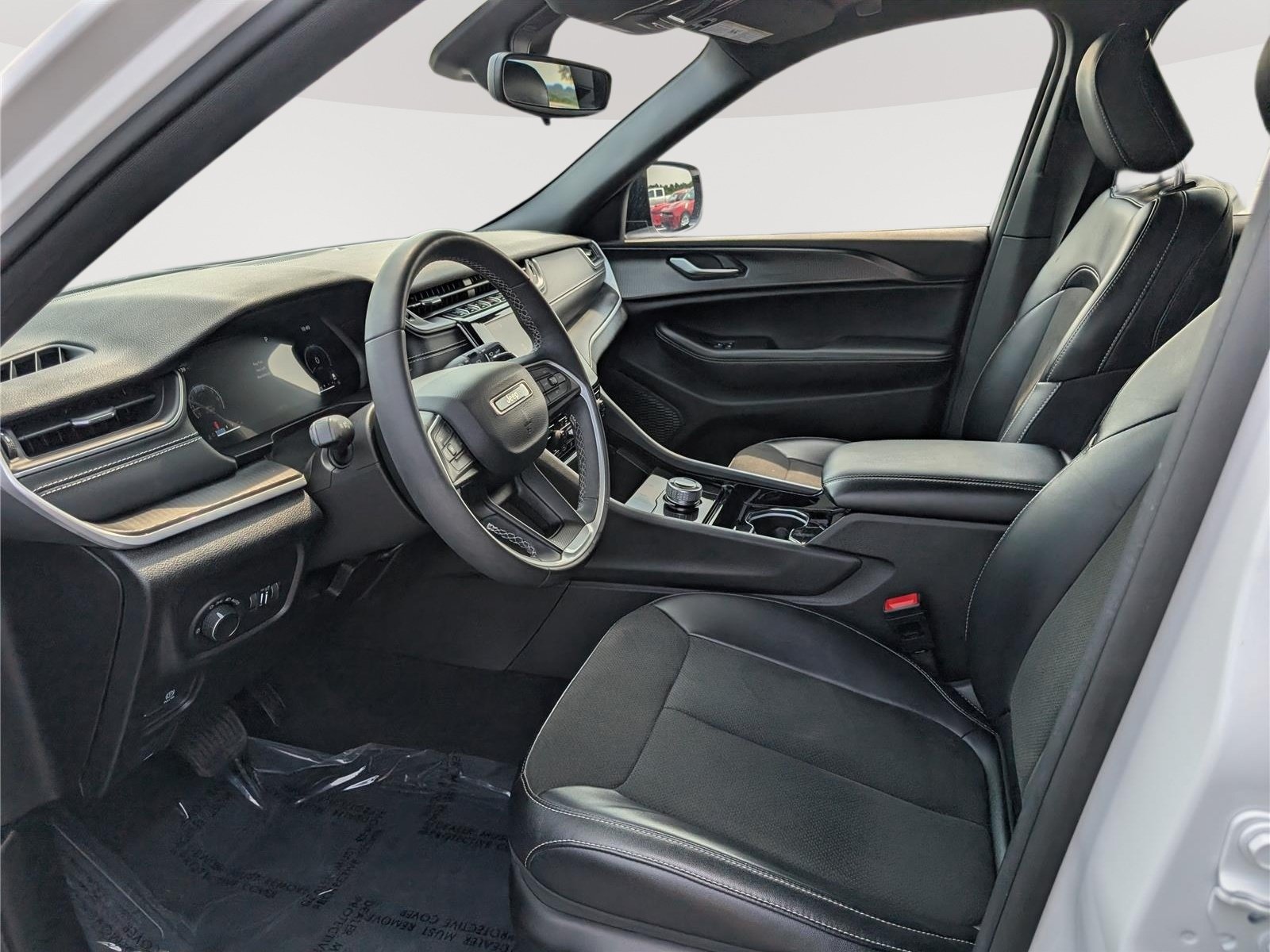 Used 2023 Jeep Grand Cherokee Altitude AWD/4WD image 15