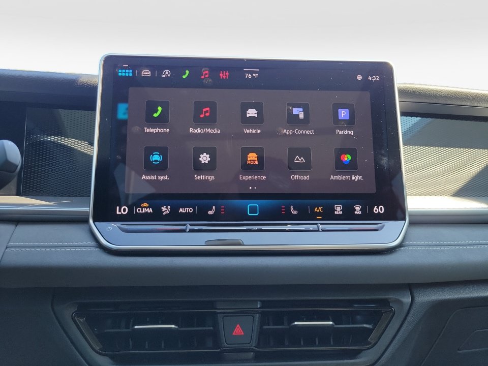 Certified 2026 Volkswagen Tiguan SE w/ Panoramic Sunroof Package AWD/4WD image 21