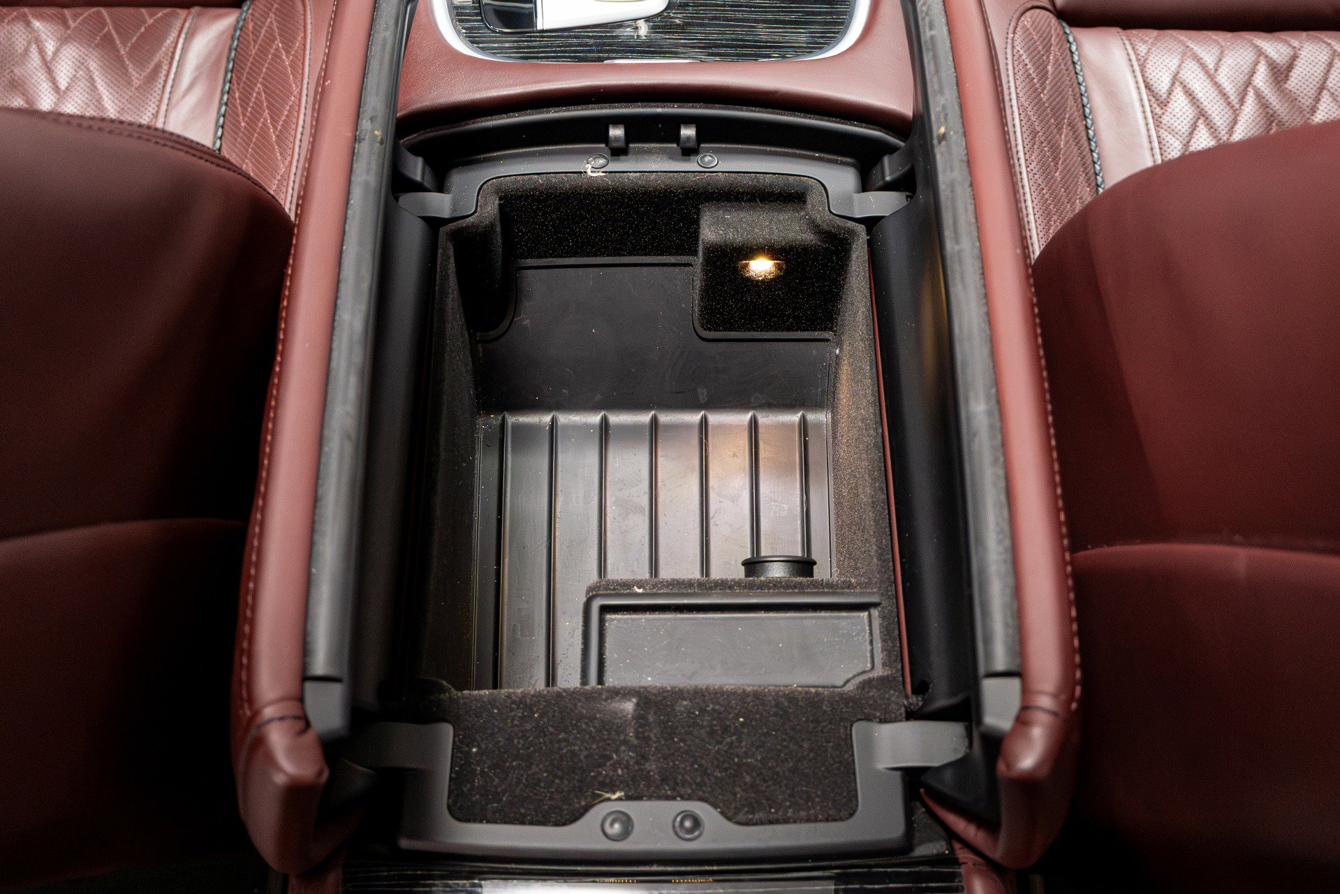 Used 2020 BMW 750i xDrive w/ Executive Package image 30