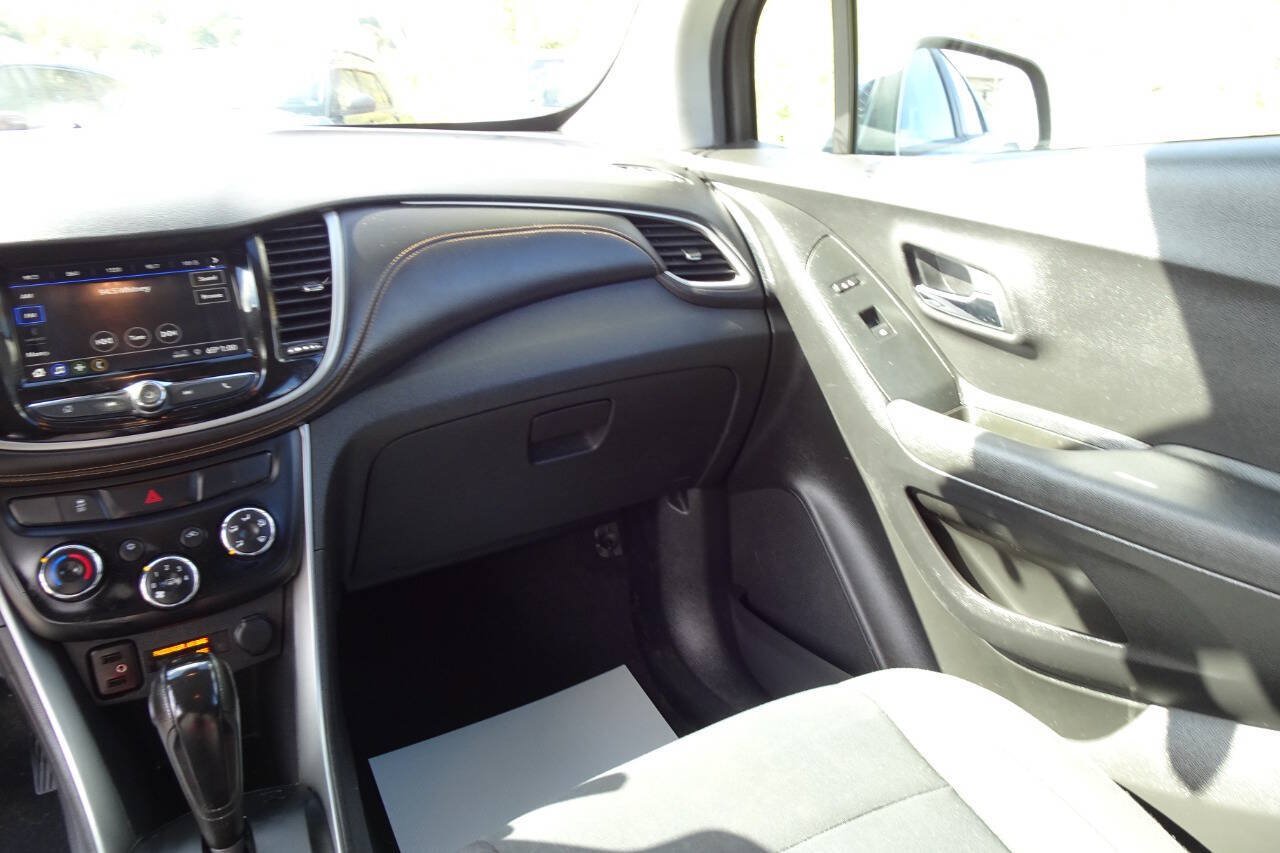 Used 2019 Chevrolet Trax LS AWD/4WD image 18