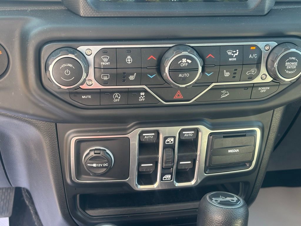 Used 2018 Jeep Wrangler Unlimited Sahara image 16