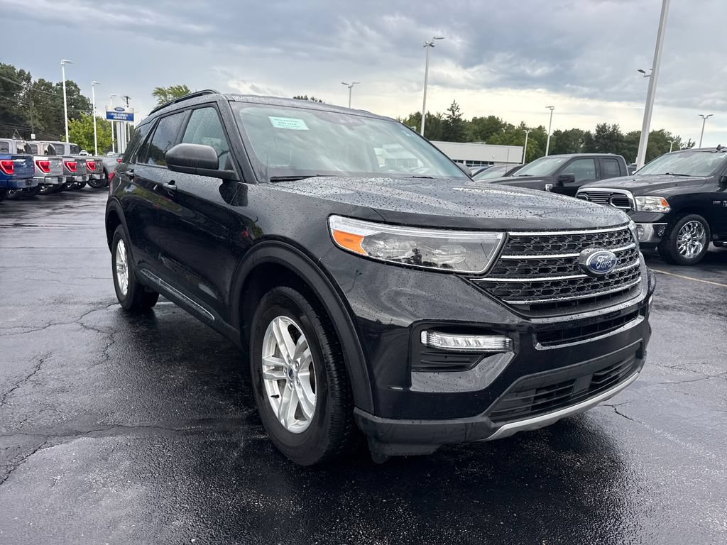 Used 2024 Ford Explorer XLT w/ Equipment Group 202A AWD/4WD image 4
