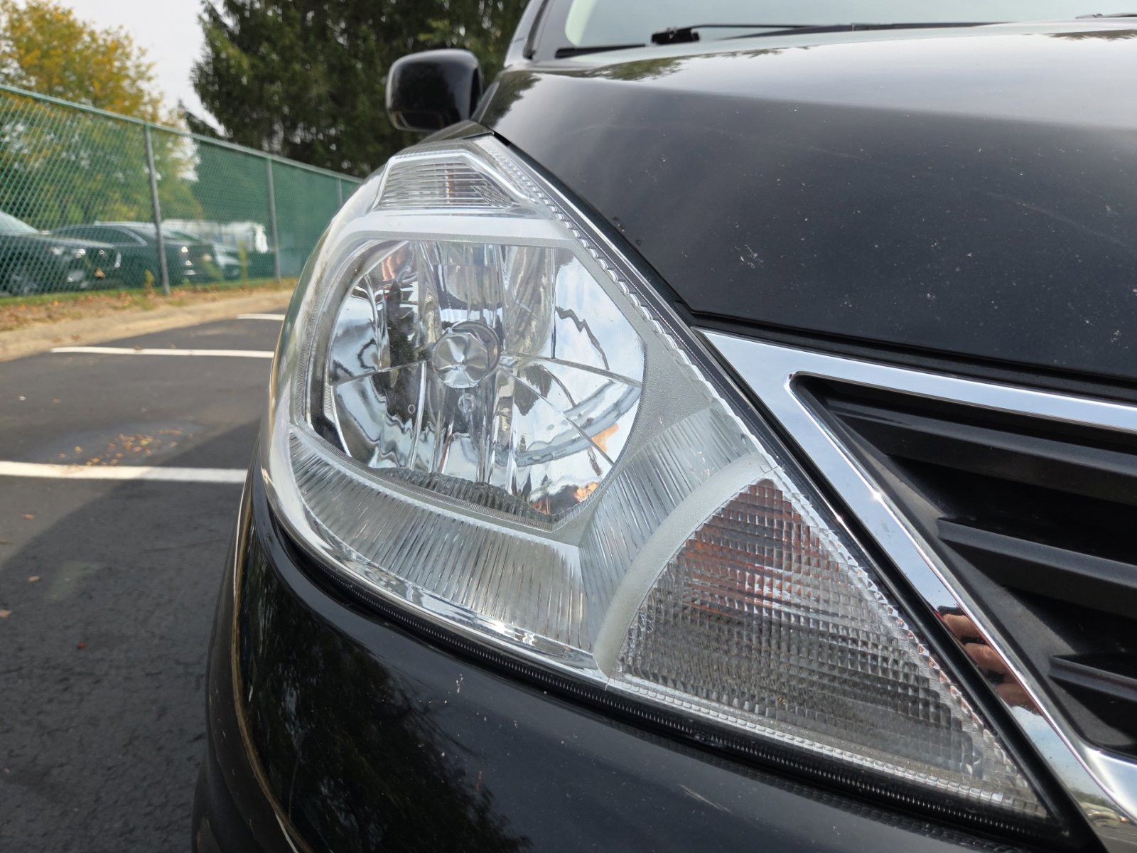 Used 2012 Nissan Versa Hatchback FWD image 13