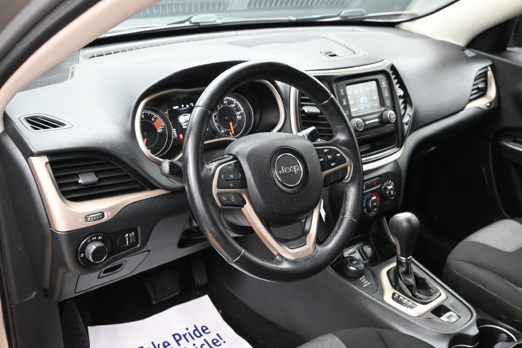 Used 2016 Jeep Cherokee Sport AWD/4WD image 10