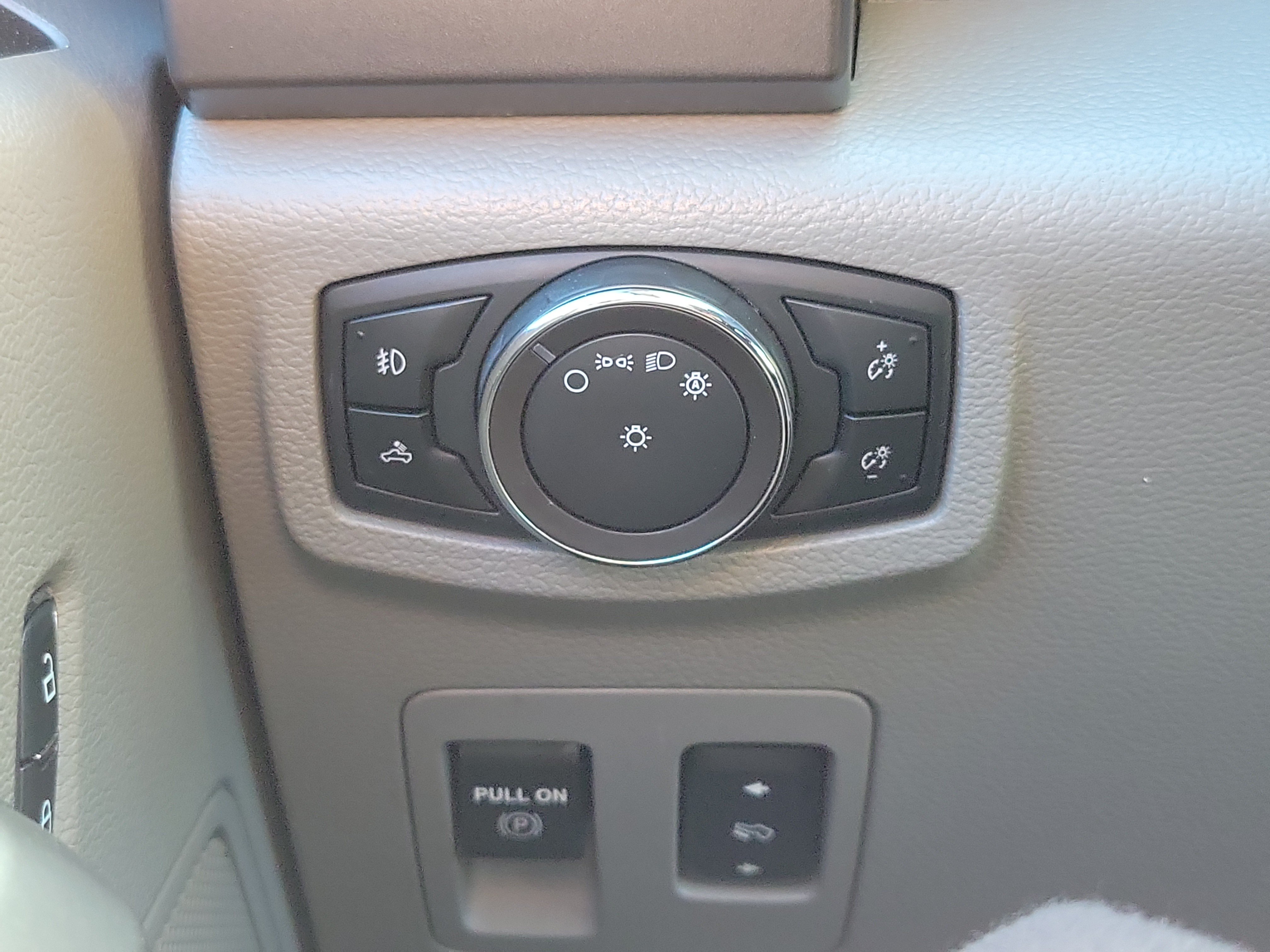 Used 2018 Ford F150 XLT w/ Equipment Group 302A Luxury AWD/4WD image 24