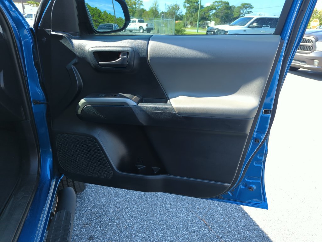 Used 2018 Toyota Tacoma SR5 RWD image 28