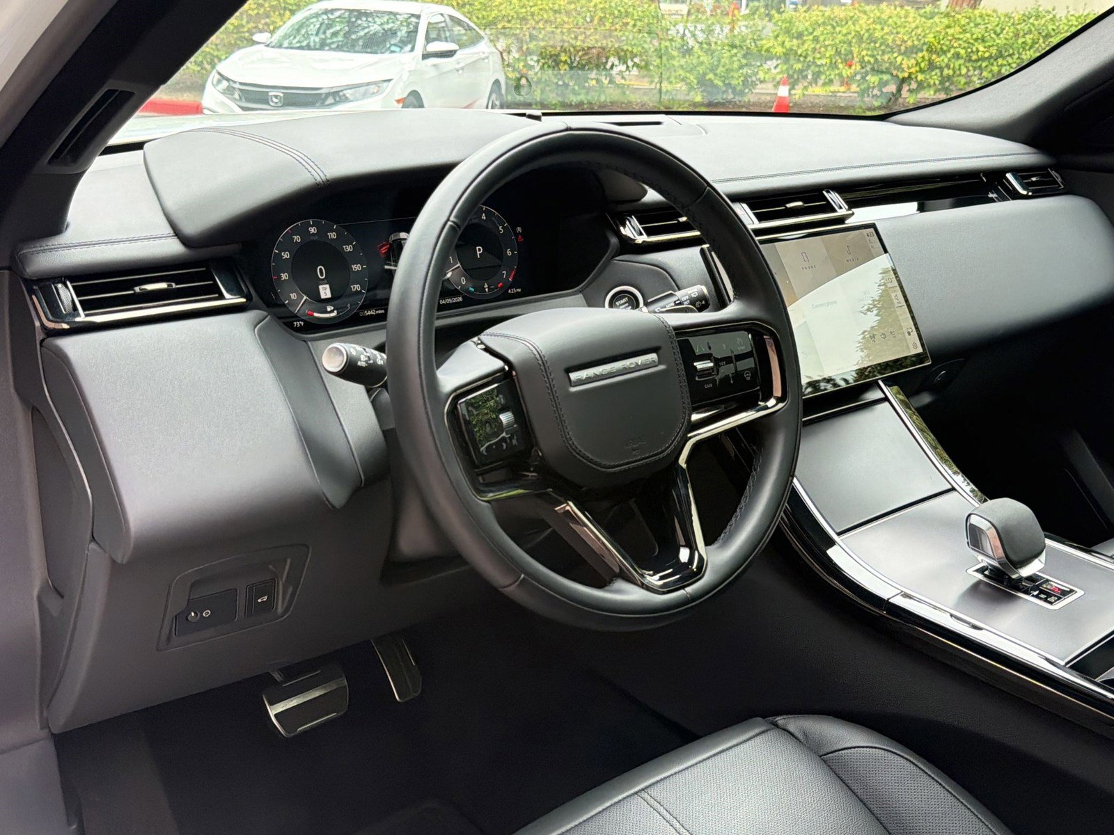 Used 2026 Land Rover Range Rover Velar Dynamic SE image 4