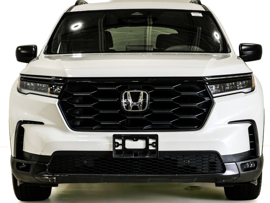 Used 2024 Honda Pilot Sport image 2