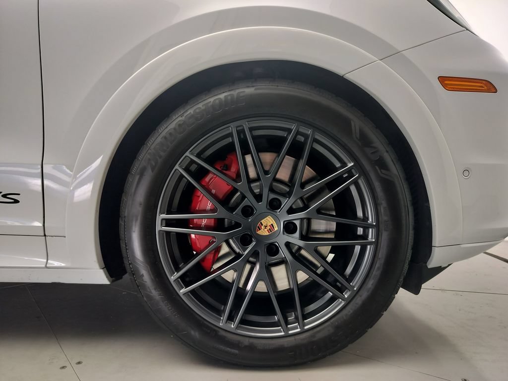 Certified 2025 Porsche Cayenne GTS AWD/4WD image 27