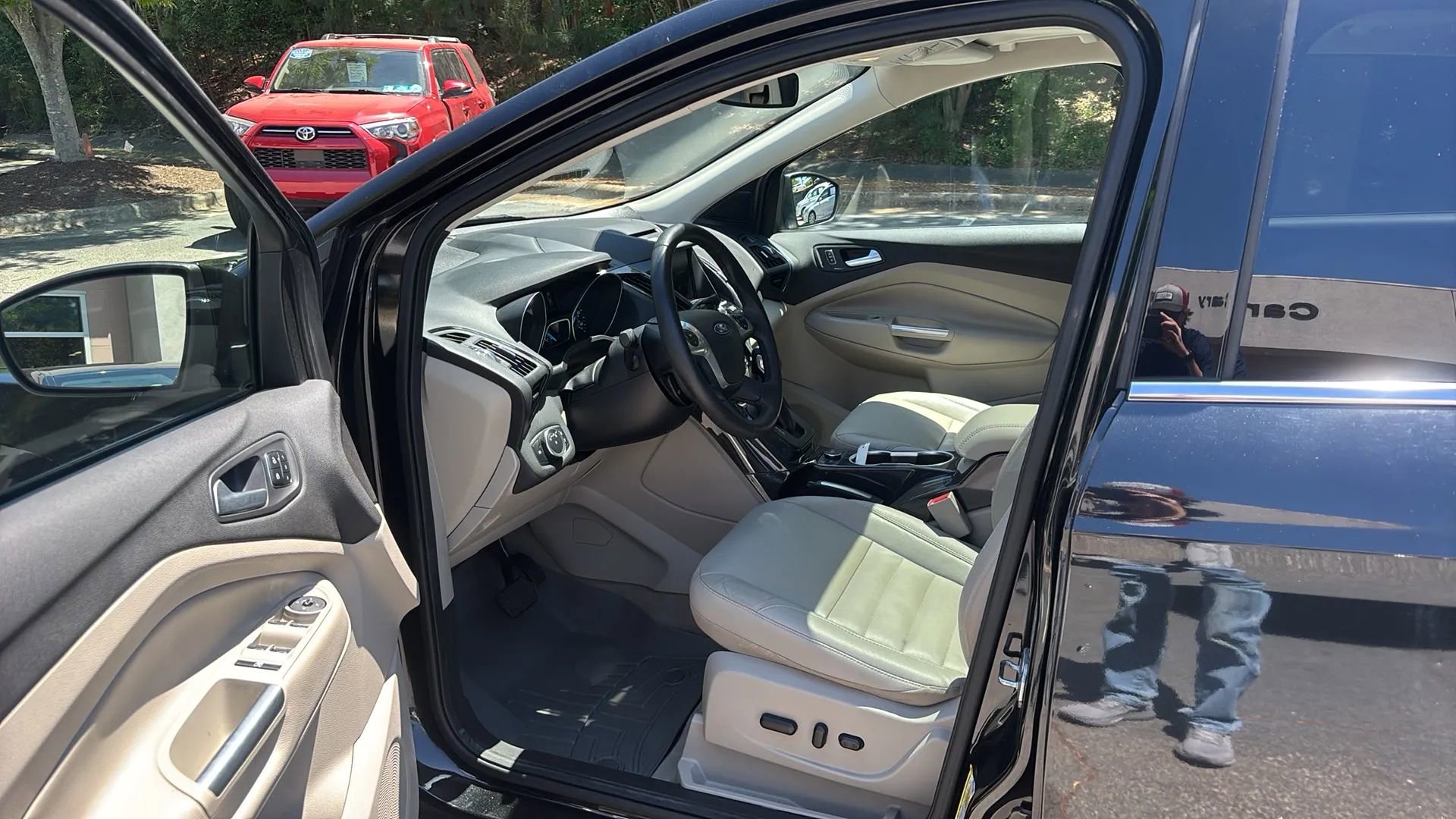 Used 2015 Ford Escape Titanium w/ Equipment Group 301A FWD image 17
