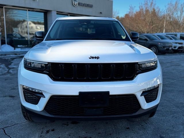 Used 2023 Jeep Grand Cherokee Limited w/ Black Appearance Package image 12