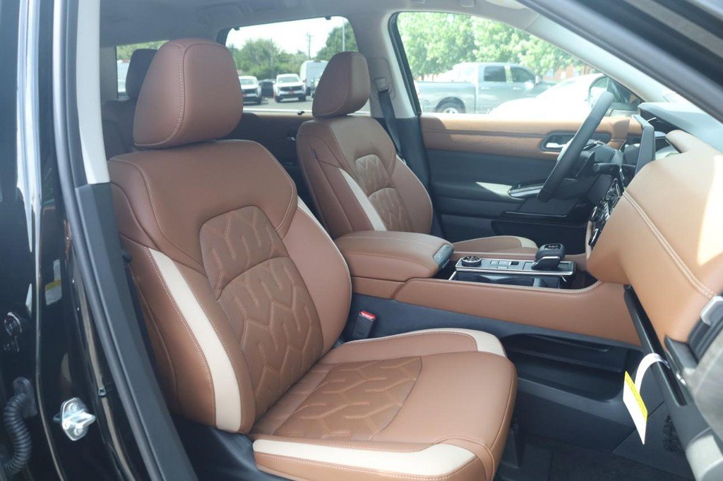 New 2026 Nissan Pathfinder Platinum AWD/4WD image 21