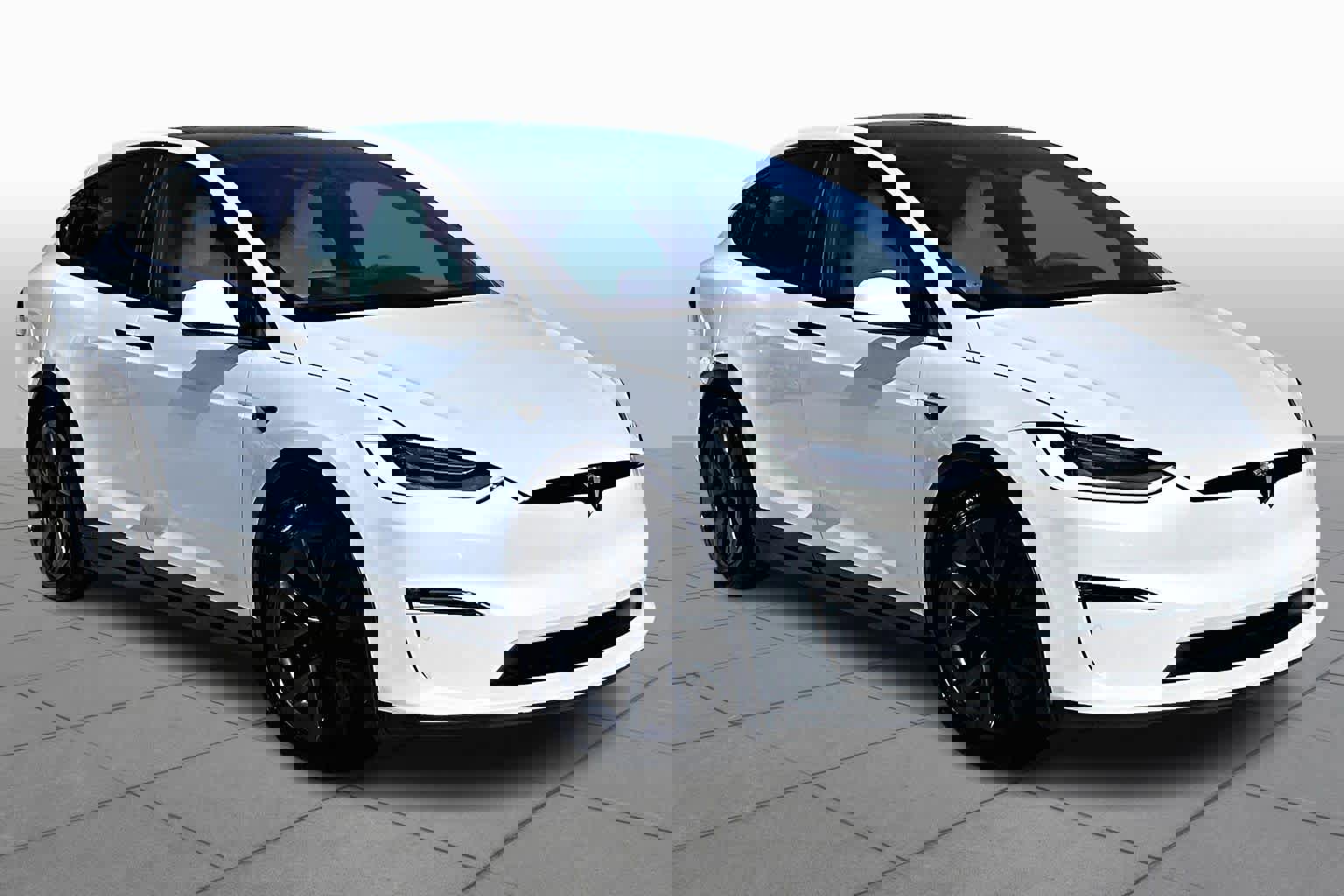 Used 2022 Tesla Model X image 2