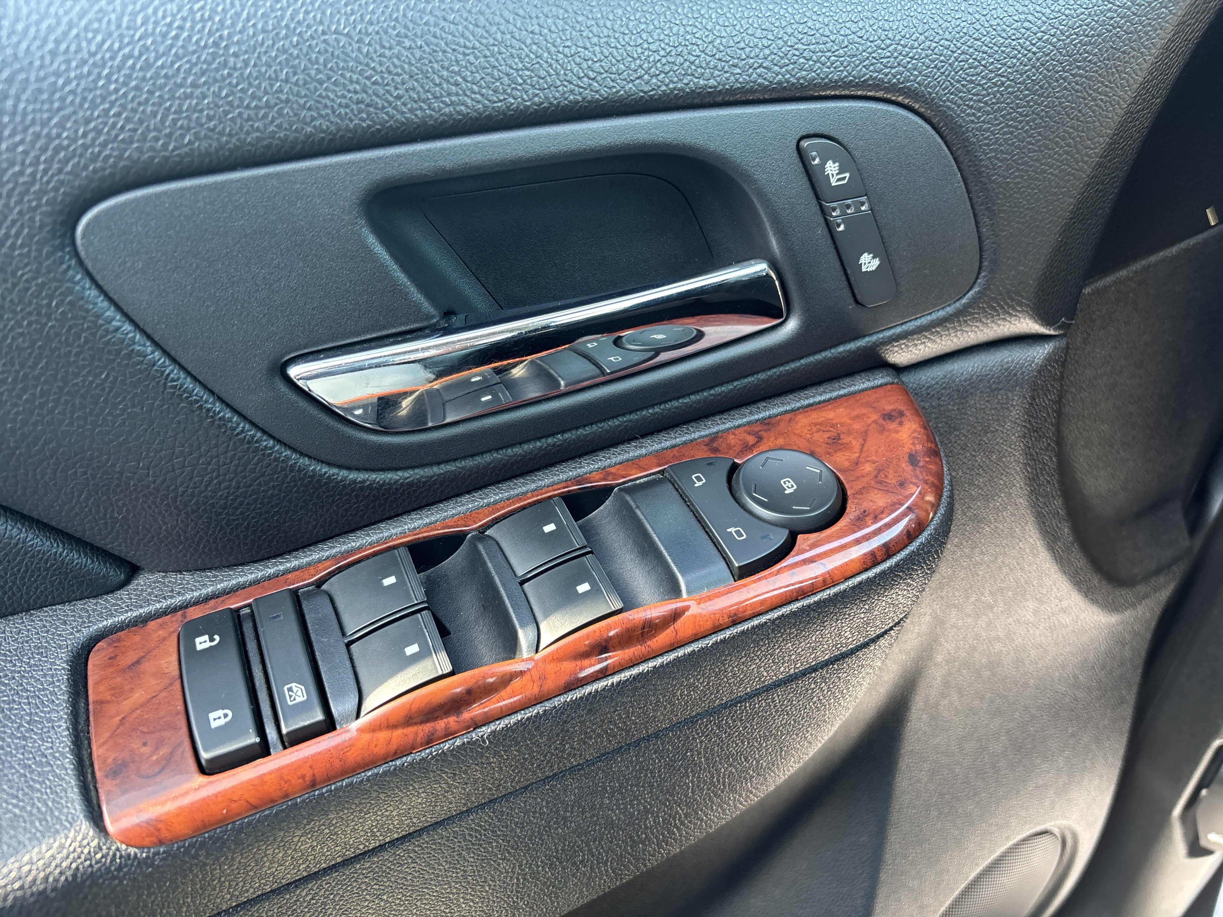 Used 2012 Chevrolet Avalanche LT RWD image 18