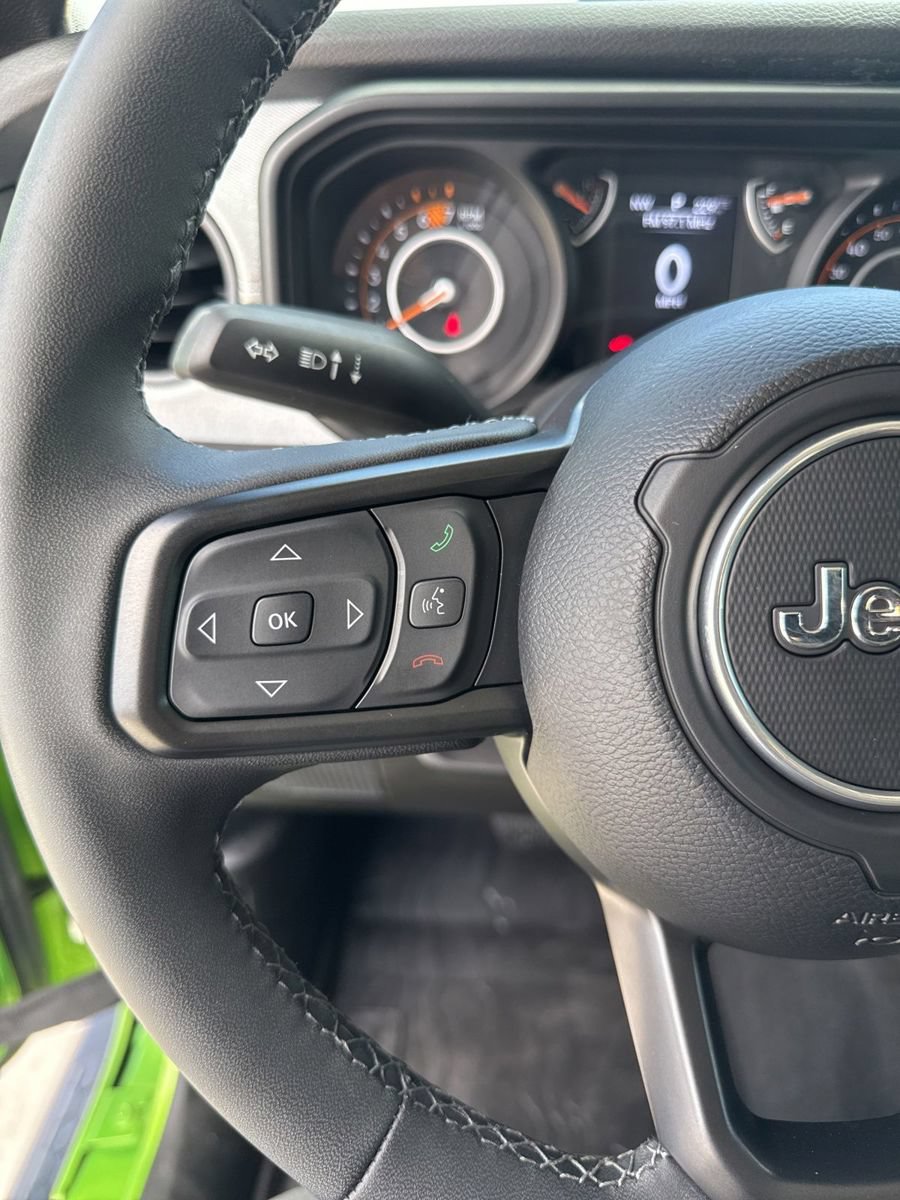 Used 2025 Jeep Wrangler Sport AWD/4WD image 11