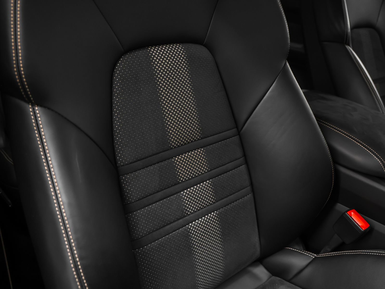 Certified 2022 Porsche Cayenne Turbo GT image 35