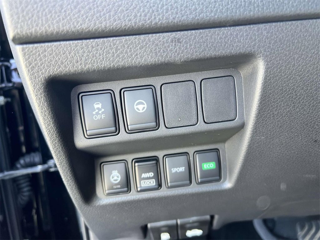 Used 2022 Nissan Rogue Sport SV w/ Technology Package image 18