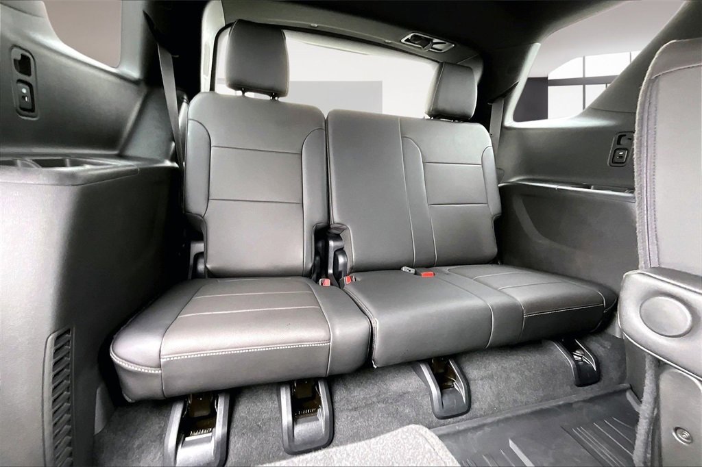 Used 2023 Chevrolet Traverse Premier w/ Redline Edition image 24