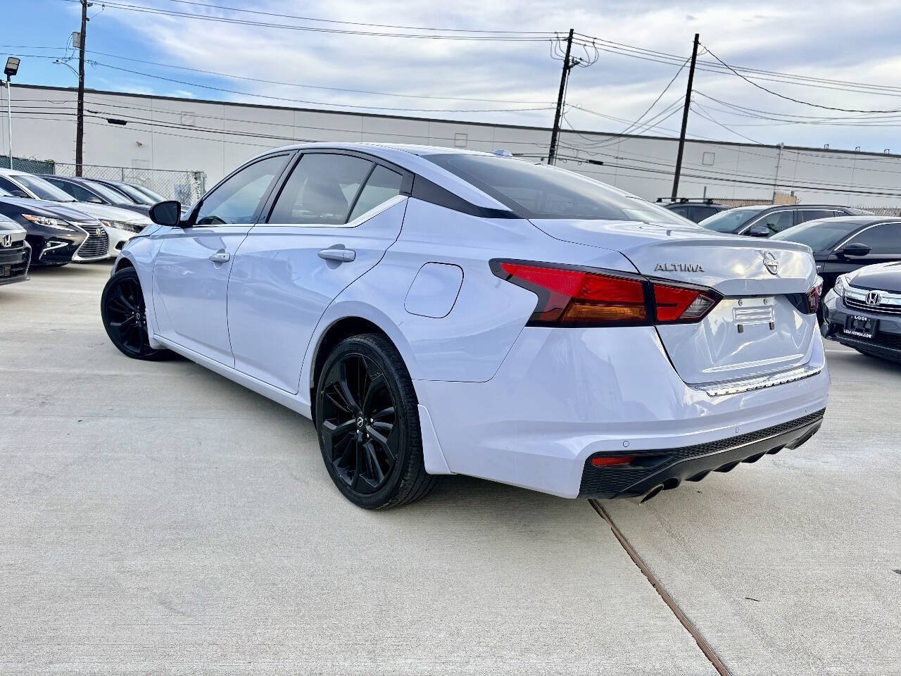 Used 2023 Nissan Altima 2.5 SR FWD image 10