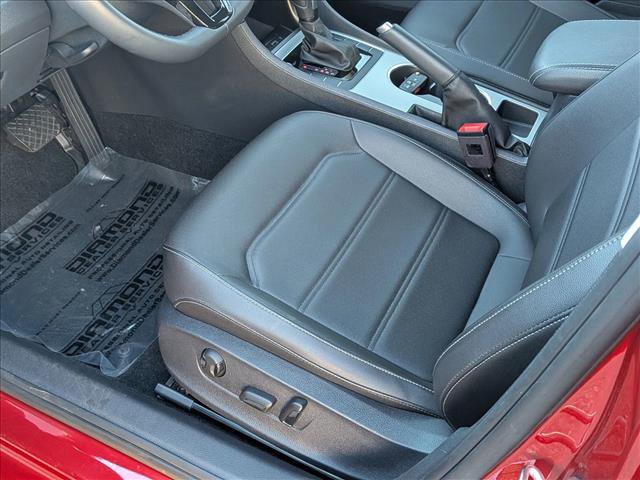 Used 2021 Volkswagen Passat 2.0T SE image 11