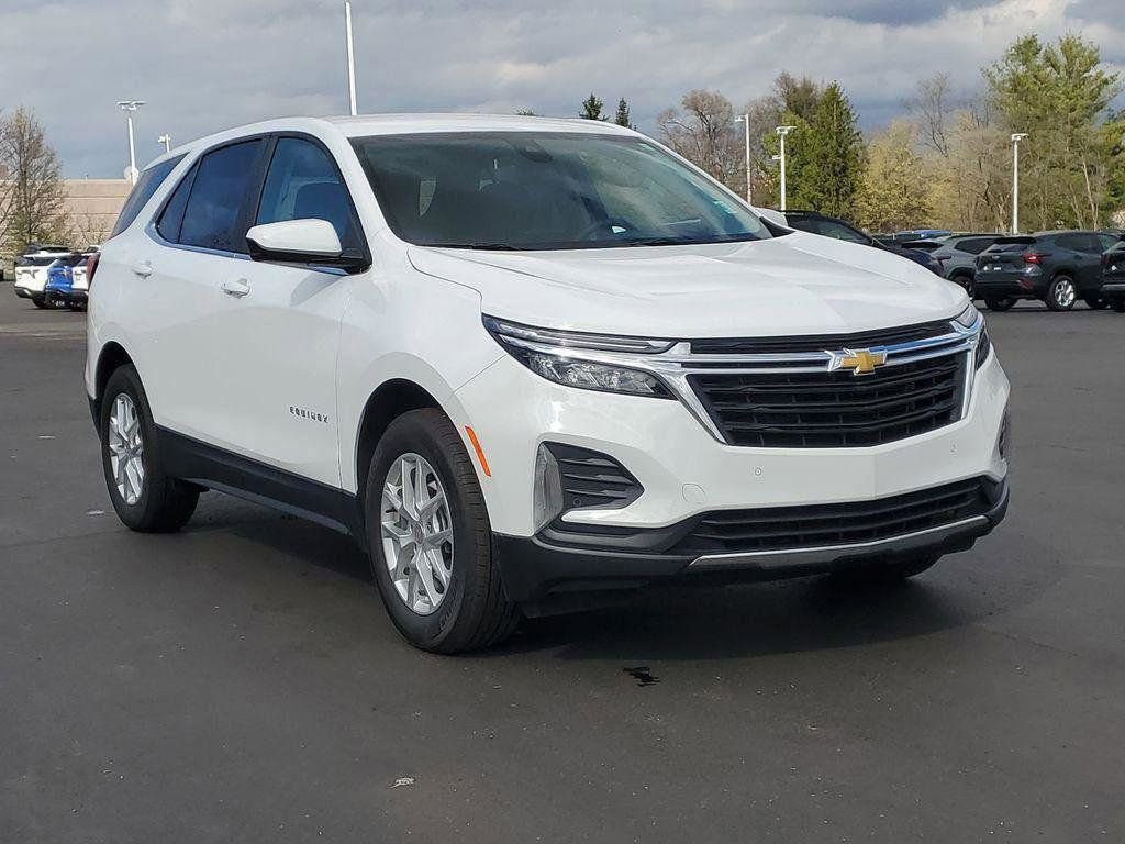 Used 2024 Chevrolet Equinox LT FWD image 2
