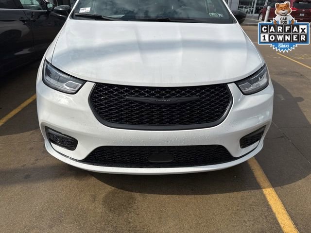 Used 2025 Chrysler Pacifica Limited image 37