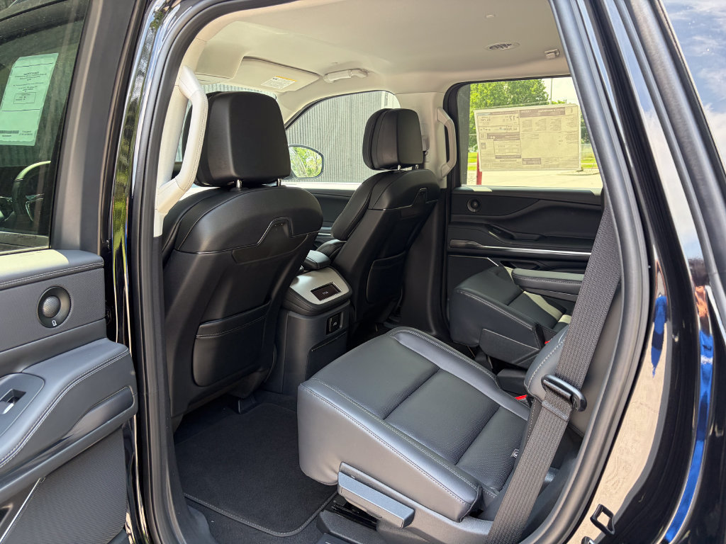 New 2027 Lincoln Navigator Premiere AWD/4WD image 17