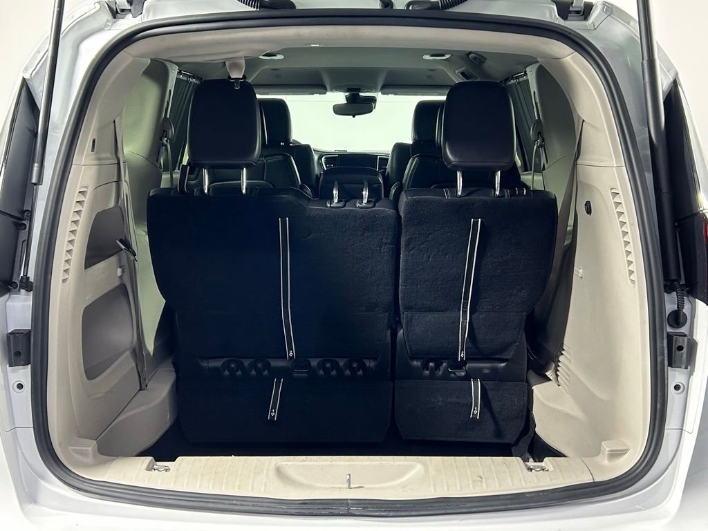 Used 2023 Chrysler Pacifica Touring-L image 14