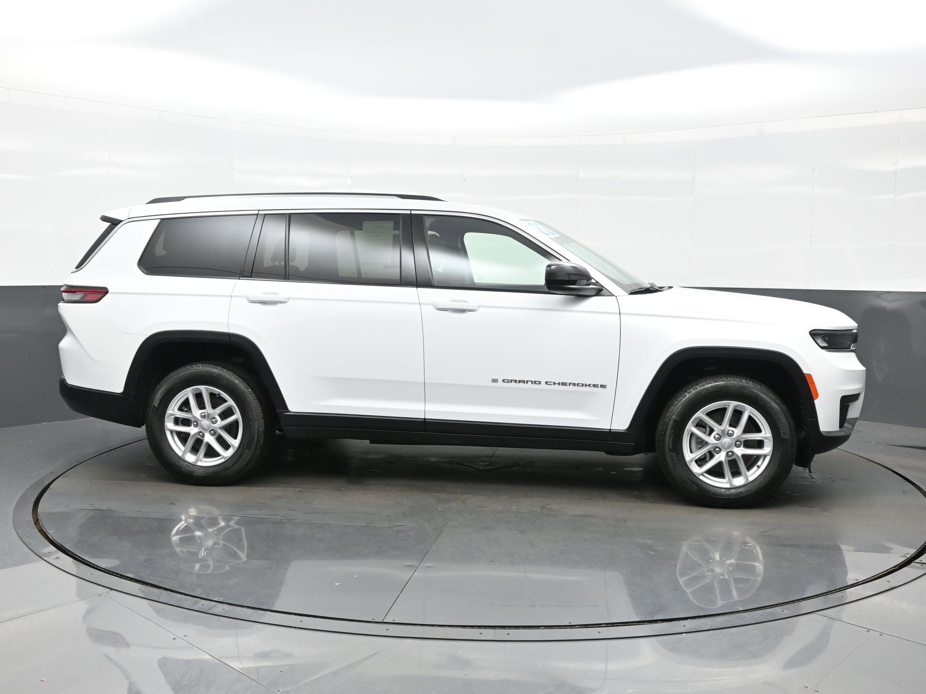 Used 2022 Jeep Grand Cherokee L Laredo w/ Luxury Tech Group I image 7