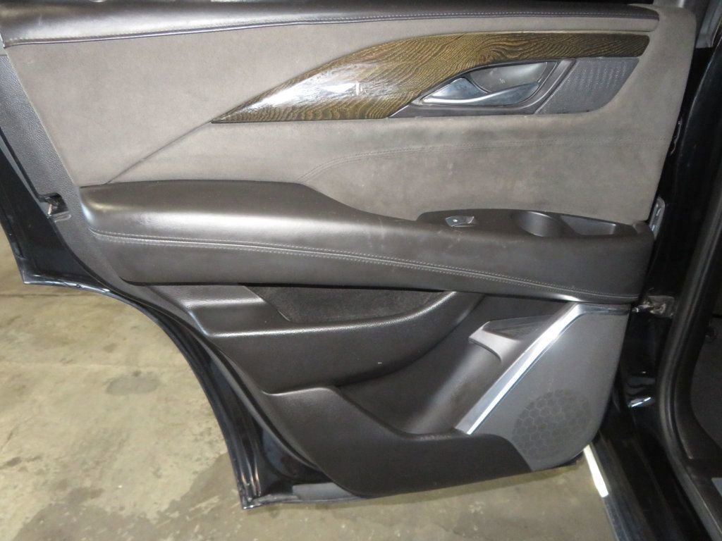 Used 2015 Cadillac Escalade Platinum AWD/4WD image 21