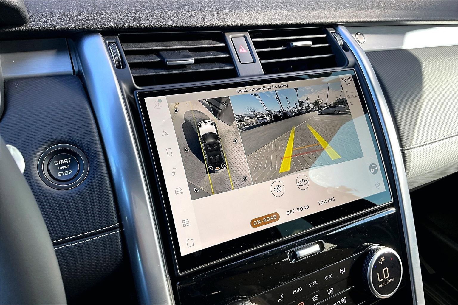 Used 2025 Land Rover Discovery Dynamic SE image 19