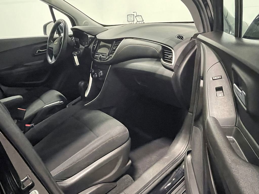 Used 2019 Chevrolet Trax LS image 24