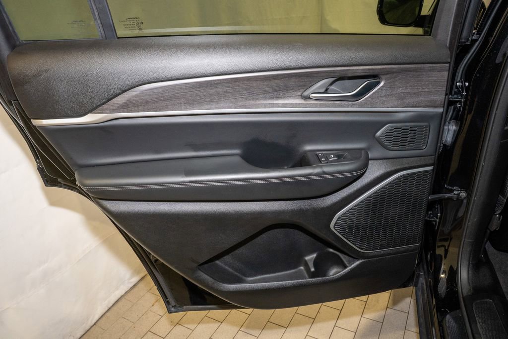 Used 2021 Jeep Grand Cherokee L Limited image 13