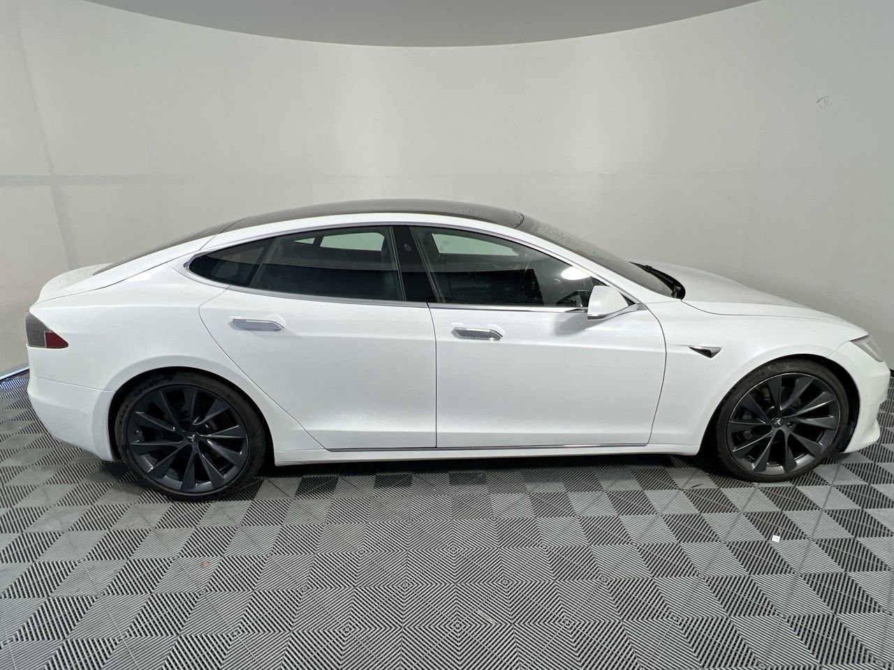 Used 2021 Tesla Model S Long Range Plus AWD/4WD image 2