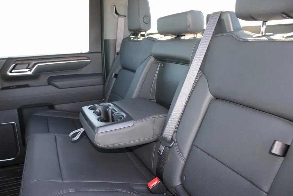 New 2026 GMC Sierra 3500 SLT image 31