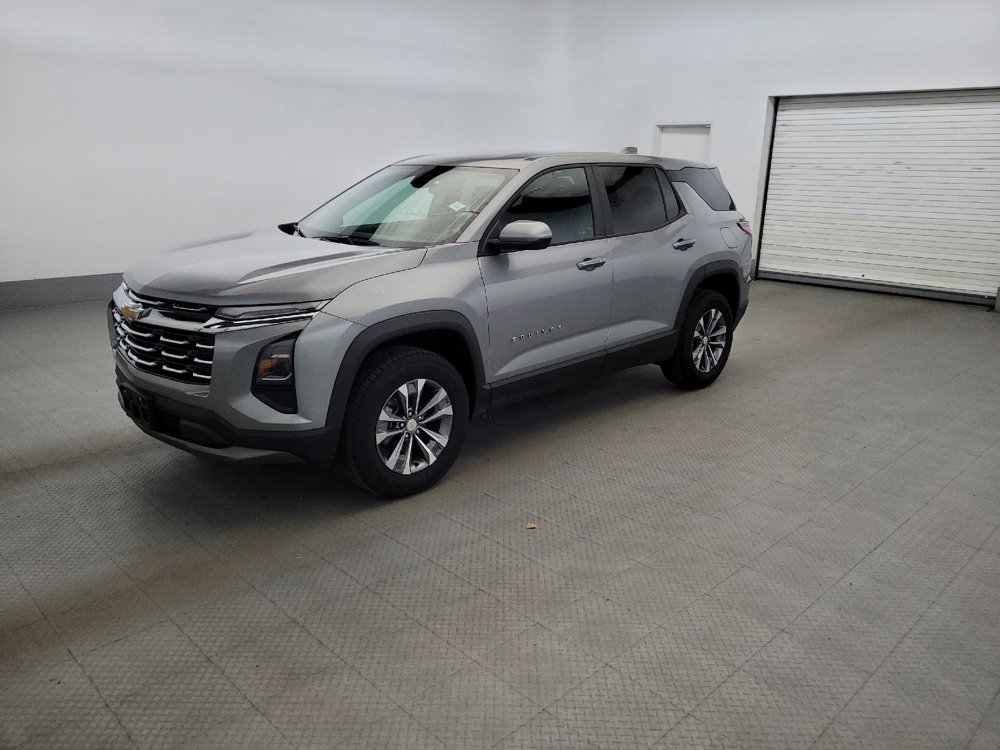 Used 2025 Chevrolet Equinox LT FWD image 2