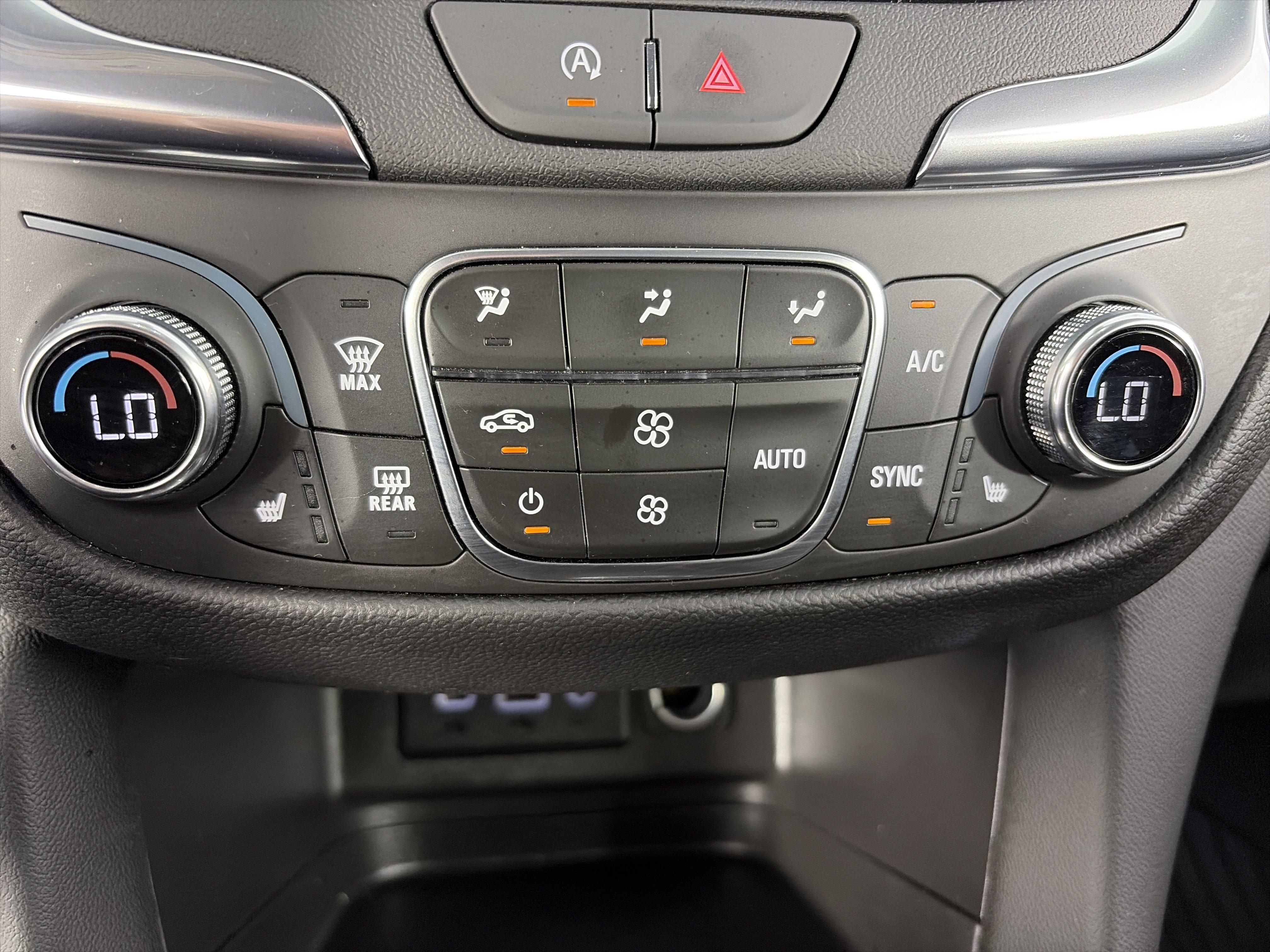 Used 2024 Chevrolet Equinox LT FWD image 23
