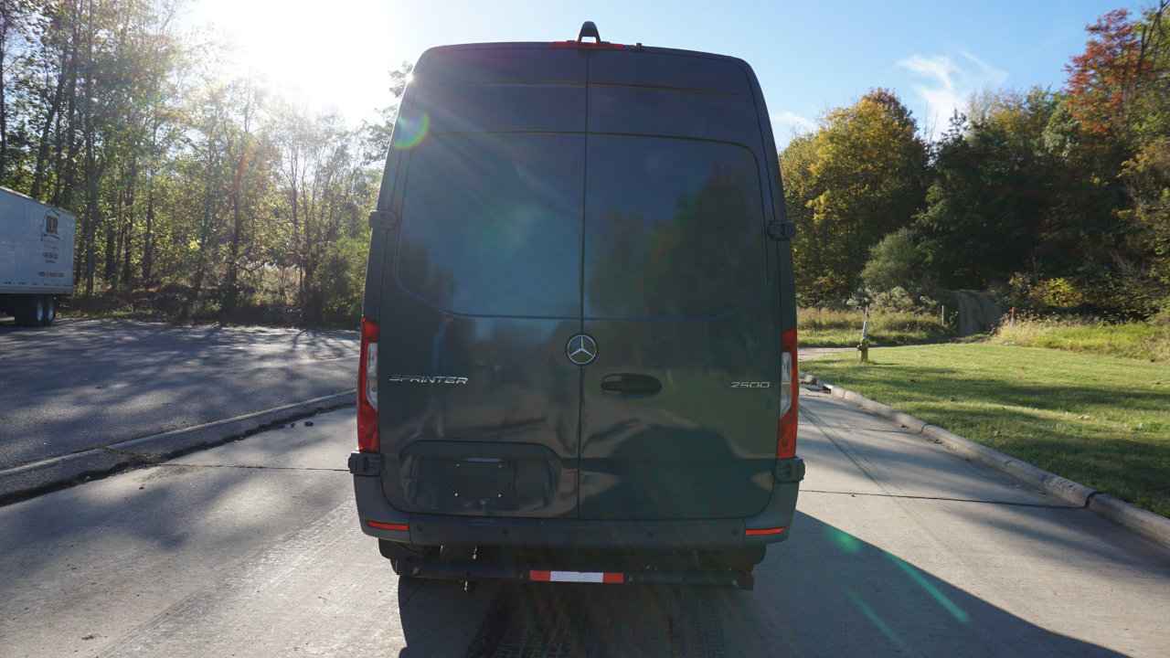 Used 2019 Mercedes-Benz Sprinter 144 image 4