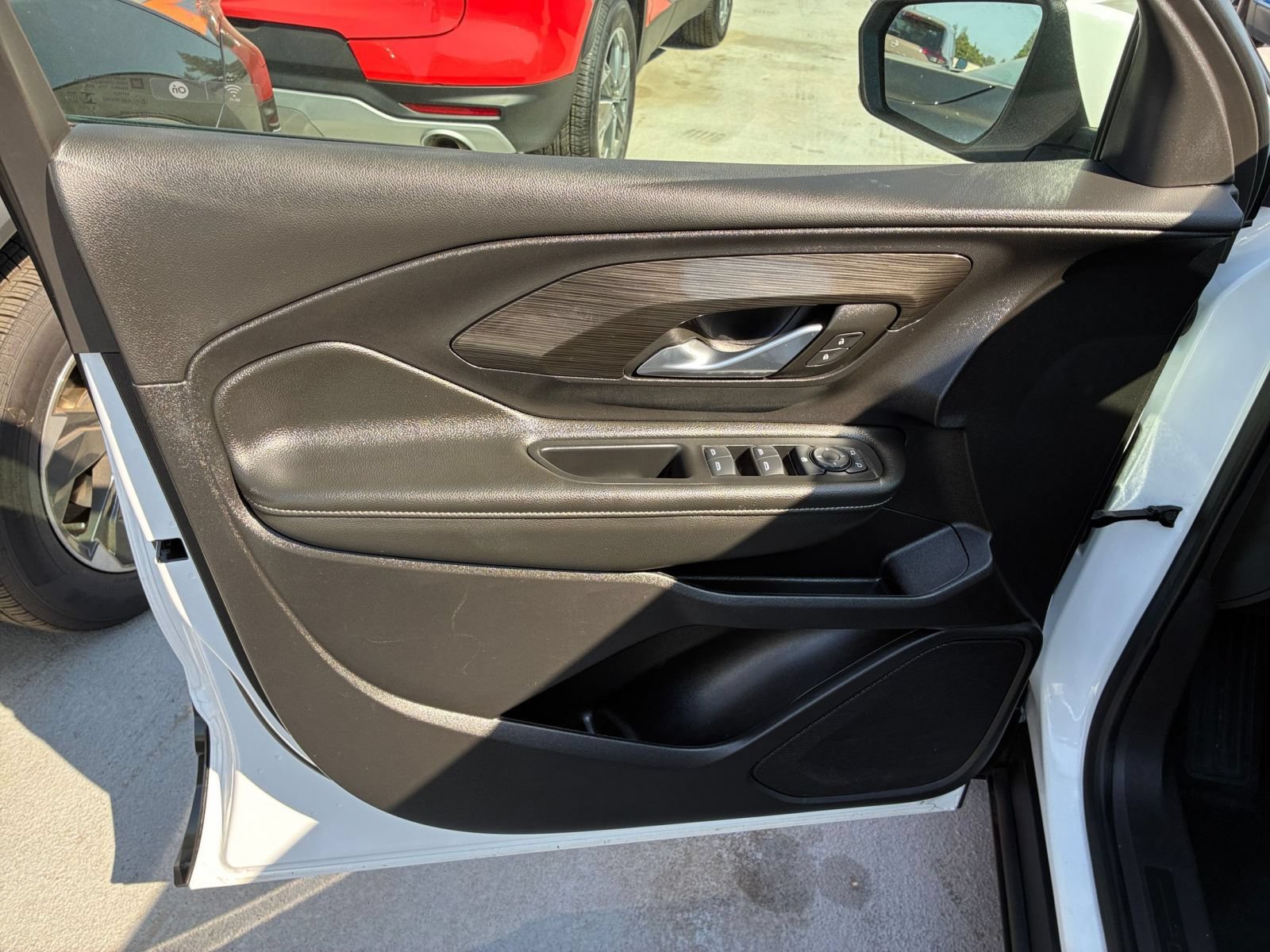 Used 2024 GMC Terrain SLE FWD image 18