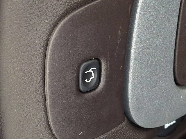Used 2017 Jeep Cherokee Overland w/ Technology Group FWD image 36
