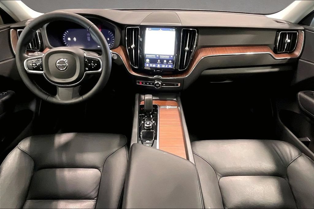 Certified 2023 Volvo XC60 B5 Plus AWD/4WD image 8