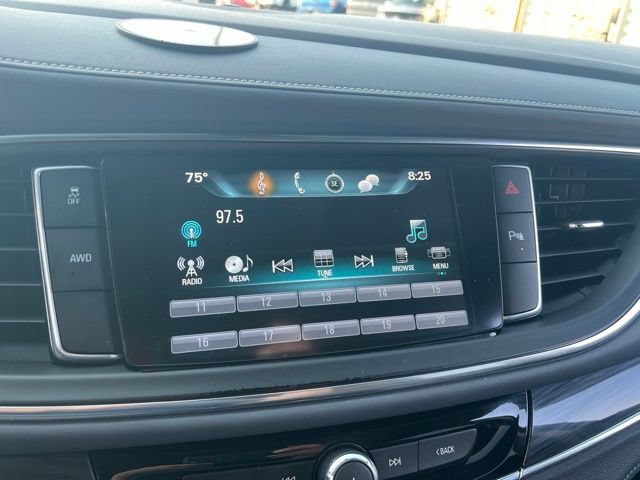 Used 2018 Buick Enclave Essence AWD/4WD image 23