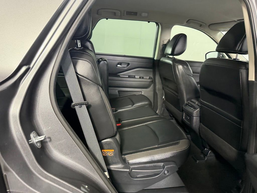 Used 2023 Nissan Pathfinder SL image 28