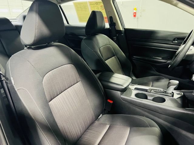 Used 2025 Nissan Altima 2.5 S FWD image 32
