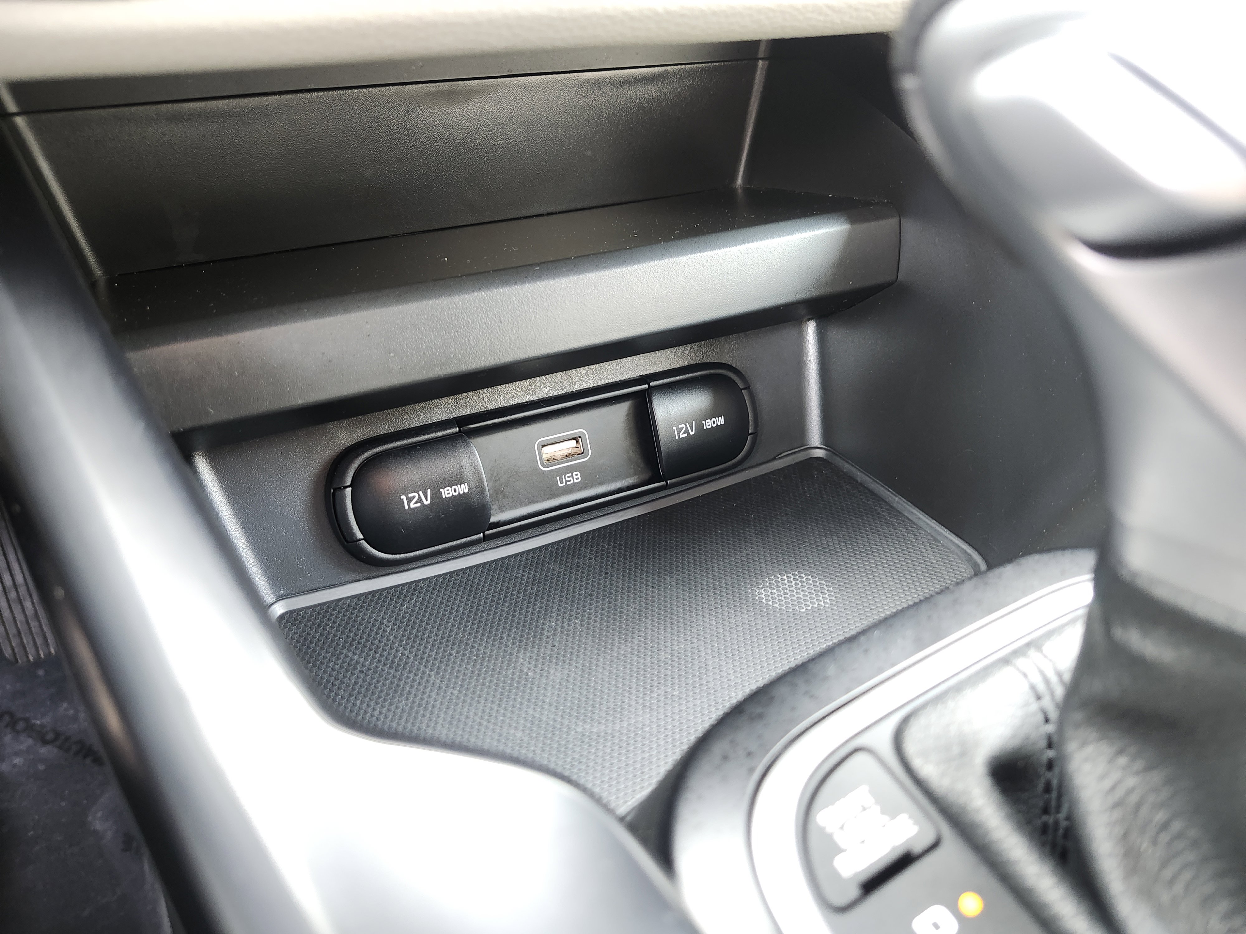 Used 2025 Kia Soul LX w/ LX Technology Package FWD image 6